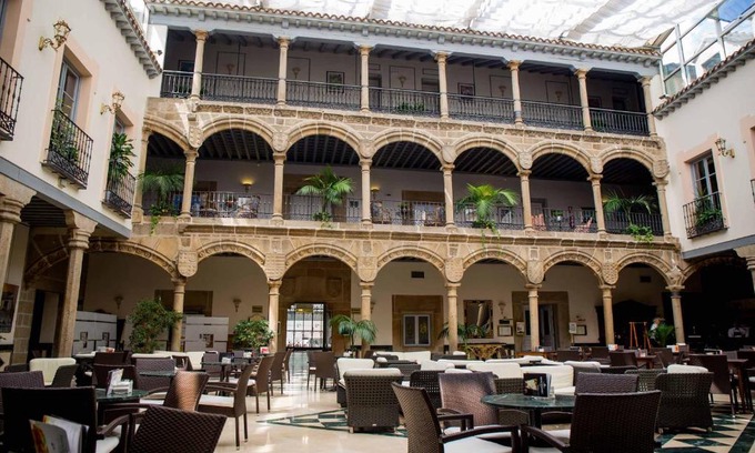 Centro histórico de Ávila Hotel | Palacio de los Velada