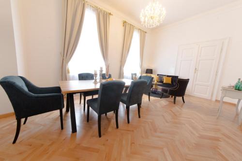 Klagenfurt am Woerthersee Apartamento | Palais Gutenberg la Ville