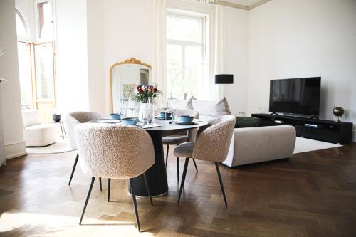 Mitte Apartamento | Palais Passy~Design Suite mit Ausblick im Zentrum