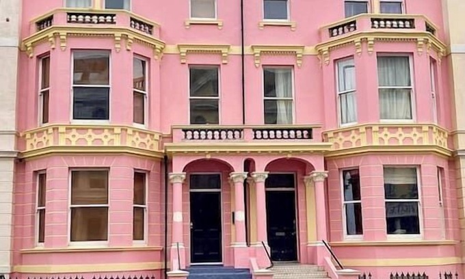 Eastbourne's Theatre District Casa | Palatial Central Seafront Villa Zen Garden BBQ Superking Bedroom Suites parking