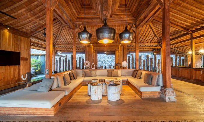 Banjar Casa | Palatial Wooden Villa, 4br, Lovina