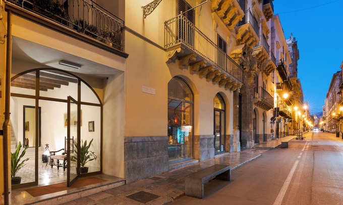 Albergheria Cama Y Desayuno | Palazzo Arone dei Baroni di Valentino
