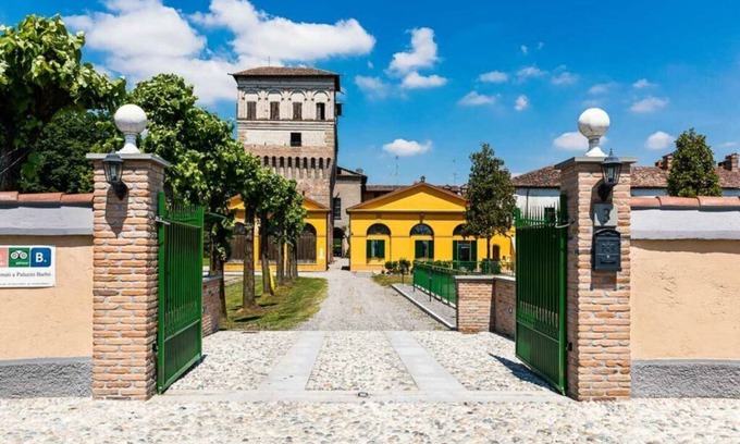 Torre Pallavicina Casa | Palazzo Barbò retiro moderno