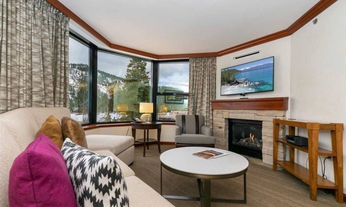 Olympic Valley Complejo | Palisades Tahoe- Resort at Squaw Creek 2 Bd/2 bth Fireplace Suite.