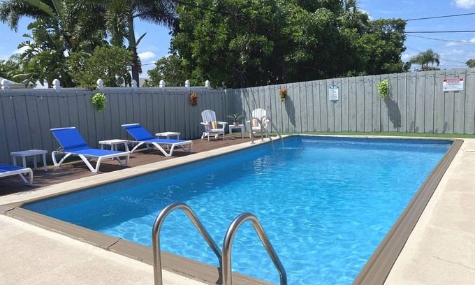 Palm Beach Gardens Casa | Palm Beach Gardens Paradise - HEATED POOL - 4 MILES TO THE BEACH