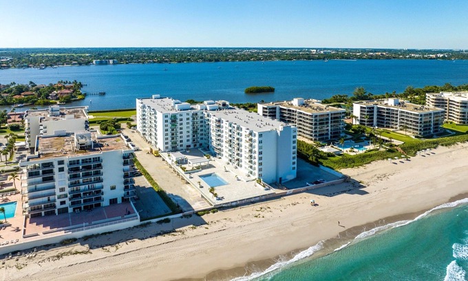 Palm Beach Condominio | Palm Beach Island Chic Oceanfront -seasonal discount on base rate