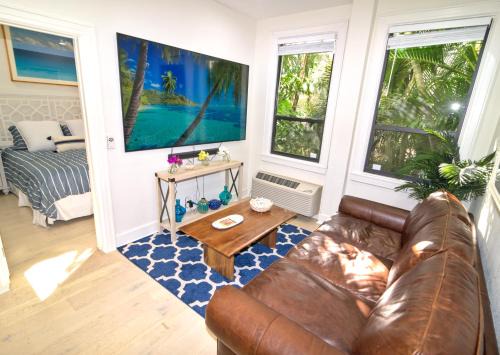 Palm Beach - West Palm Beach Apartamento | Palm Beach Paradise Walk to Beach Pool WiFi 86" TV WiFi
