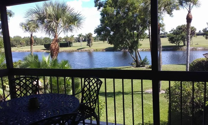 Wellington Condominio | Palm Beach Polo Club/ Equestrians/ Inside the West gate