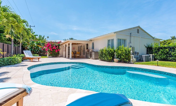 Southside Casa | Palm Beach Retreat w/ Pool + Outdoor Dining & BBQ