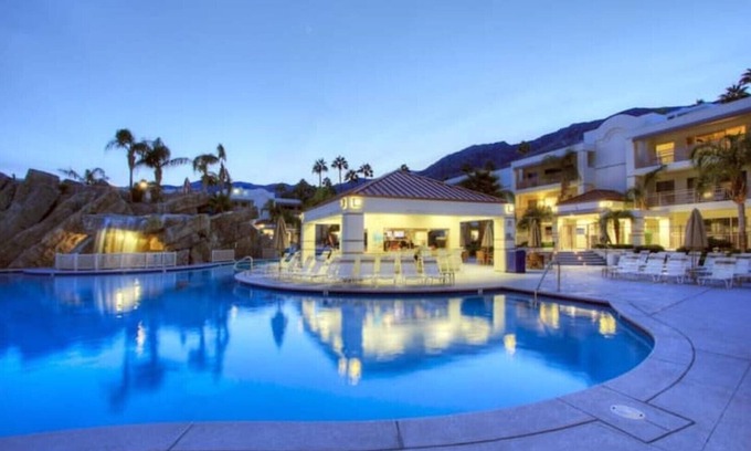 Canyon Corridor Condominio | PALM CANYON PARADISE! 2 BD KITCHEN/POOLBAR