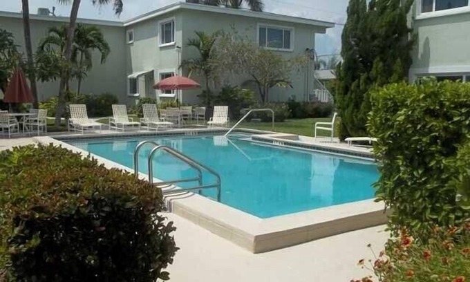Ilexhurst Condominio | Palm Cay 2: 3 Min Walk to Beach and Shared Heated Pool