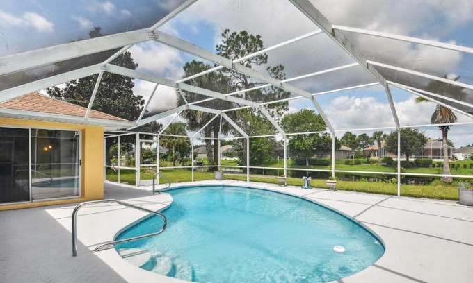 Palm Coast Casa | Palm Coast Escape Screened Lanai, Saltwater Pool!