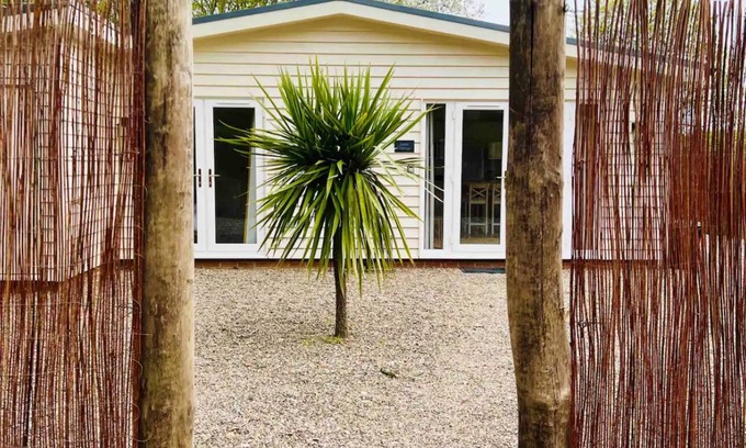 Etchinghill Casa | Palm Cottage - Cosy retreat