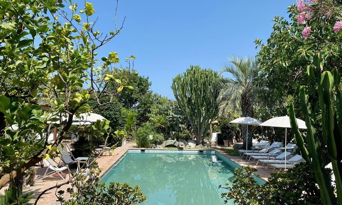 Panza Apartamento | "Palm Cottage" with garden, swimming pool and spa hot tub