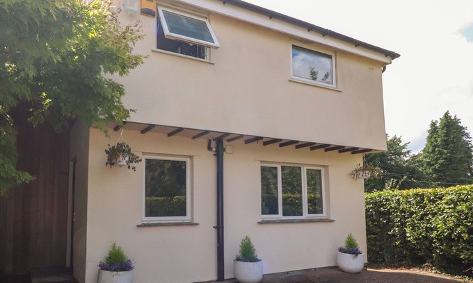 Burton Cabaña | Palm Court, BURTON-EN-KENDAL