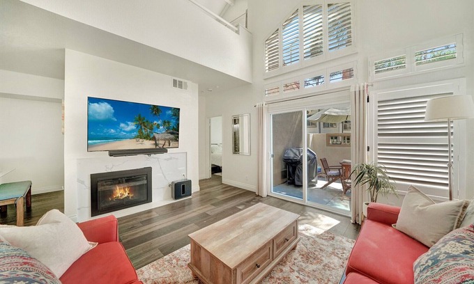 Laguna Niguel Casa | Palm Court - POOL! Fireplace! 10 Minutes to Beach! Come Explore Laguna Niguel!
