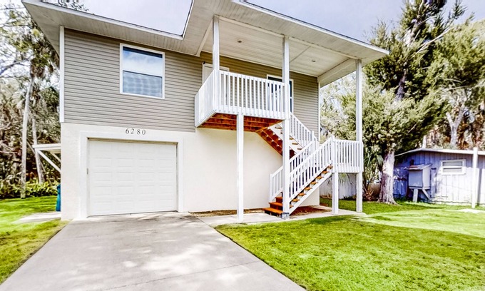 Weeki Wachee Gardens Casa | Palm-lined home with water access, game room, balcony, W/D, and central AC