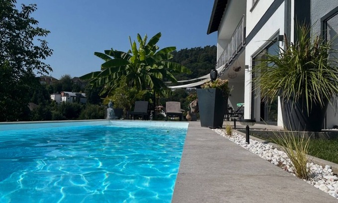 Saarburg Apartamento | Palm oasis, exclusive retreat with pool, sauna and garden, adults only