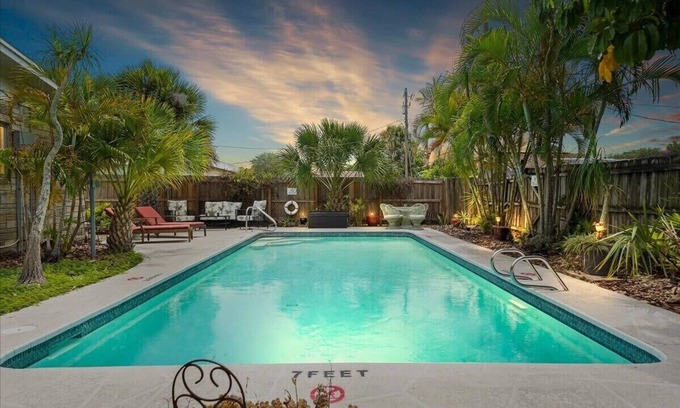 Historic Downtown Melbourne Casa | Palm Paradise - Lush Pool, Walk DNTN 3br