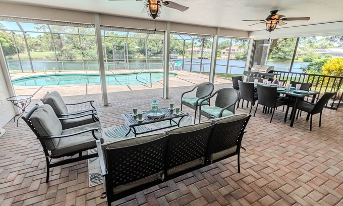 Palm River Estates Casa | Palm River Estate: Large Home w/;private pool and outdoor entertaining space overlooking river