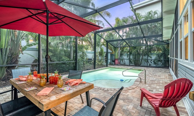 Siesta Key Cabaña | Palm Shade Cottage | Charming 1-Bedroom in SK, Access to Pool, Walk to Beach!