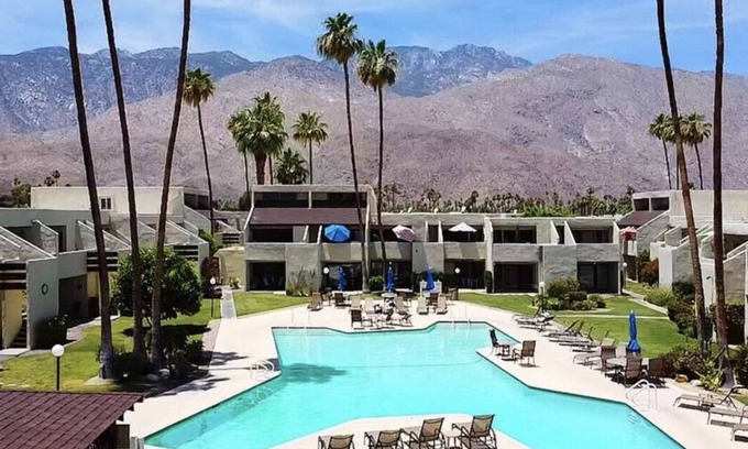 Twin Palms Condominio | Palm Spring Stunning 1-bedroom Condo with pool, tennis courts, pickle ball
