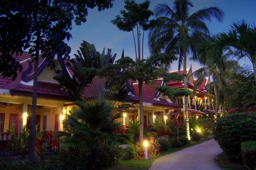 Rawai Complejo | Palm Village
