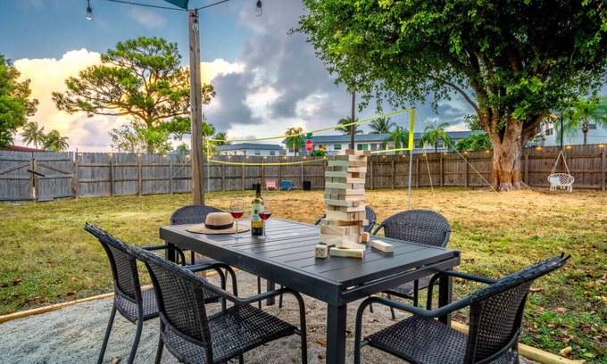 Central Oakland Park Casa | Palm Vista House|4BD|EV|Minutes From Downtown