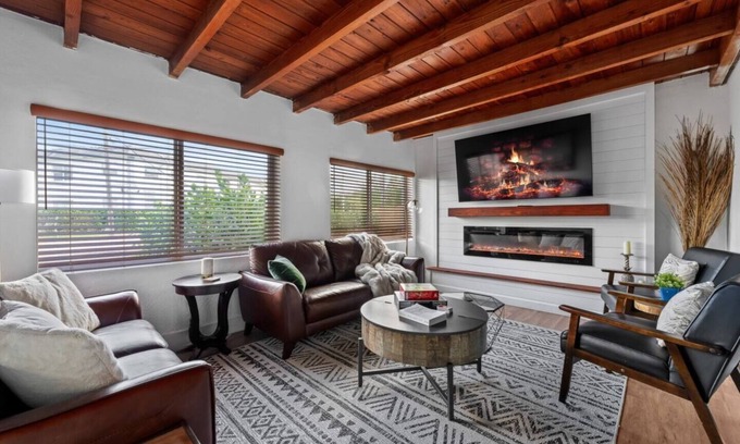 Central Business District Casa | Palm Vista House – Your South Florida Work Hard Play Hard Retreat!