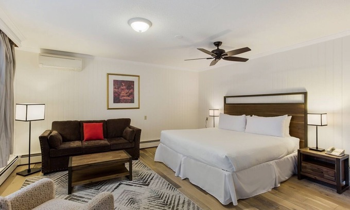 Manchester Center Complejo | Palmer House Resort - Deluxe King Bed 5