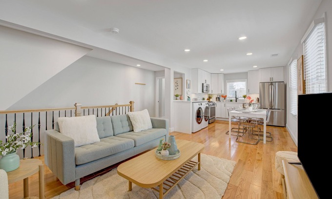Princeton Condominio | Palmer Square 2BR w/ Parking