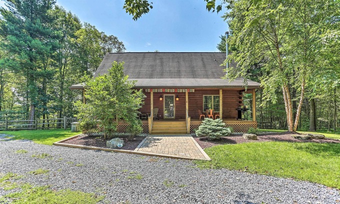 Kresgeville Cabina | ¡NUEVO! Palmerton Cabin w / Game Room ~ 5 Mi to Blue Mtn