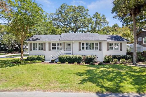 Isle of Palms Casa | Palms of Hart- 2 Blocks from Beach Dog Friendly