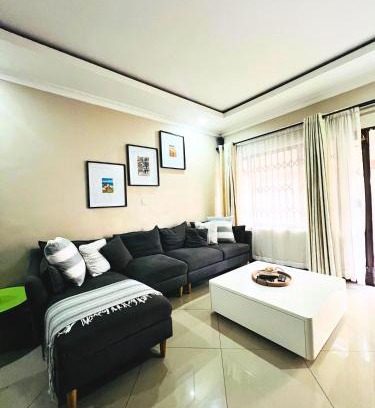 Lilongwe Apartamento | Palms & Pebbles Home