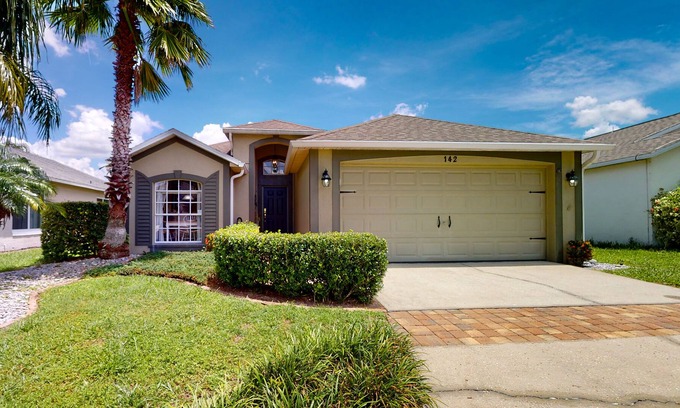 Ridgewood Lakes Casa | Palmside Joy | House in Davenport with tennis, private pool, lake view & AC