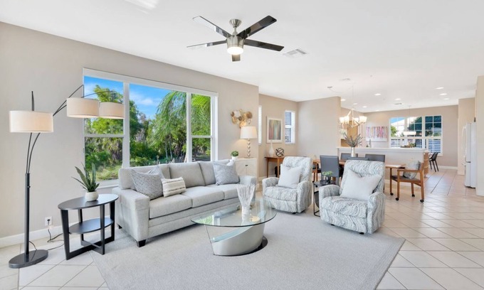 Tropical Cove Condominio | Palmtree Posh at Lexington CC Lake Village