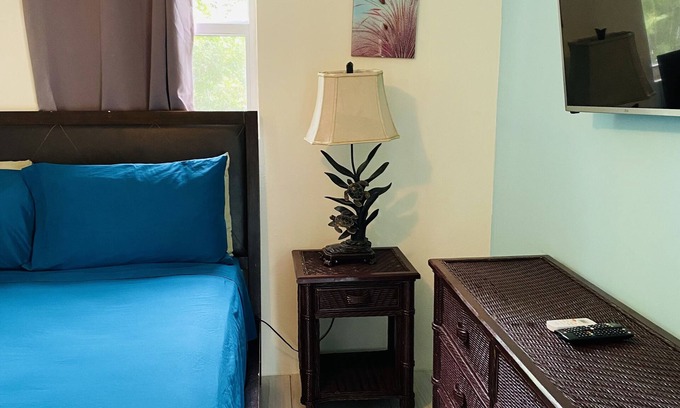 Leeward Settlement Cabaña | Palmwell Cottage