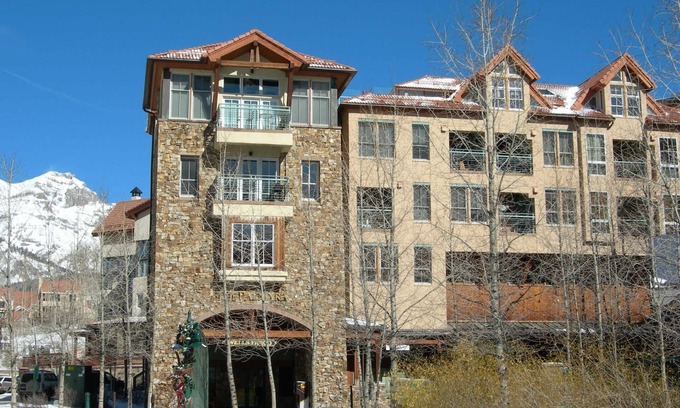 Mountain Village Cabaña | Palmyra 4G by Avantstay Close to the Slopes & Town!