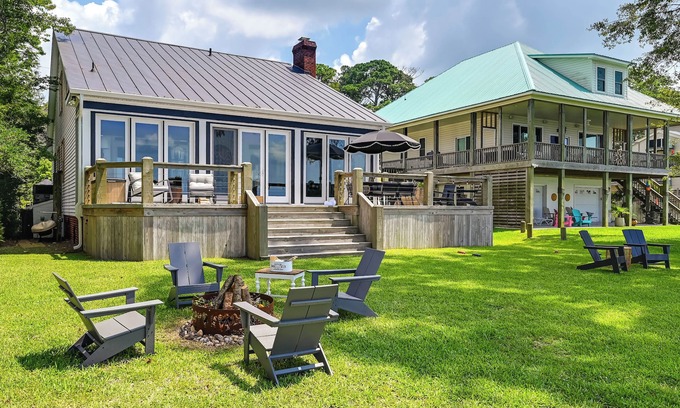 Bath Cabaña | Pamlico River Vacation Rental w/ Deck & Fire Pit