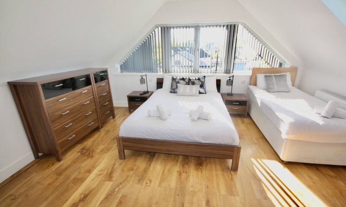 Ferndown Casa | Pamper House Holiday Home And Annex