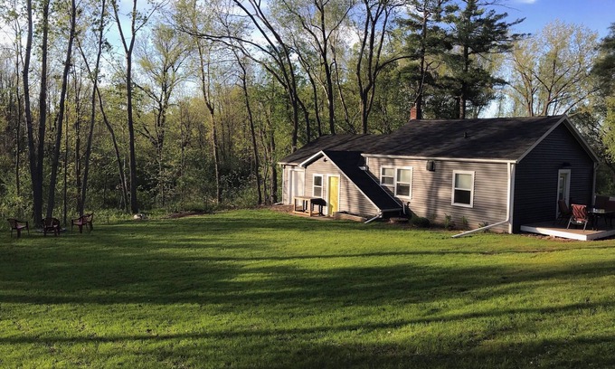 Howard Casa | Pamperin Park Cottage - Casa, suite nupcial completamente actualizada