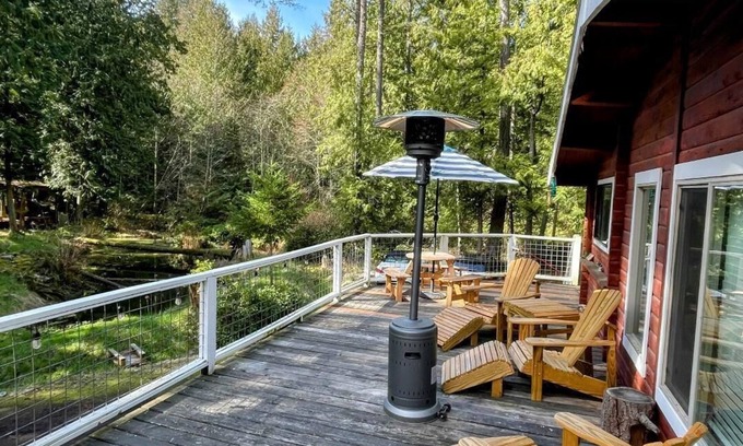Deer Harbor Cabina | Pan Abode Cabin in the Woods on an Island