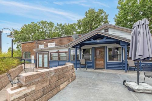 Kimberling City Casa | Panacea Boathaus Lodge - Perfect Location for your lake vacation