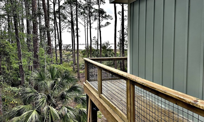 Panacea Casa | Panacea Treehouse ⭐️ Waterfront Retreat- Minutes to St.Marks Brewfest!