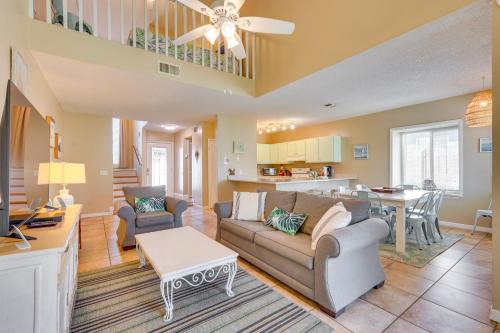 Holiday Beach Apartamento | Panama City Beach House Walk to Beach and Boat Ramp