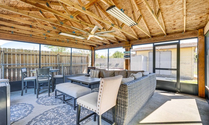 Panama City Casa | Panama City Poolside Oasis: 2 Mi to Beach!