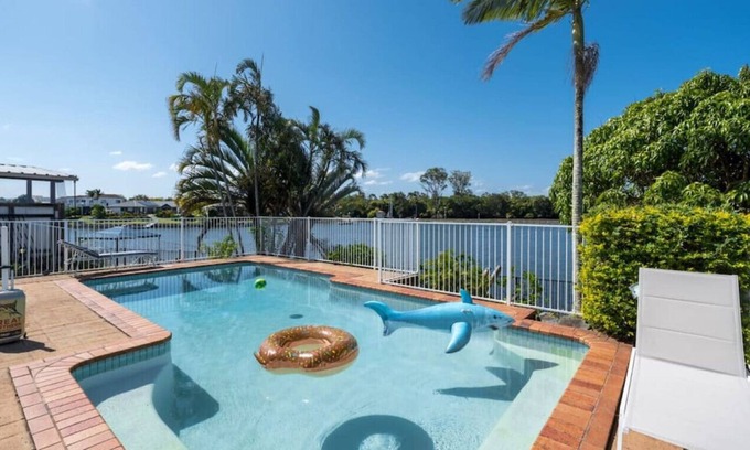 Helensvale Casa | Panarama Waterview! Waterfront Luxury Holiday Heave in GC