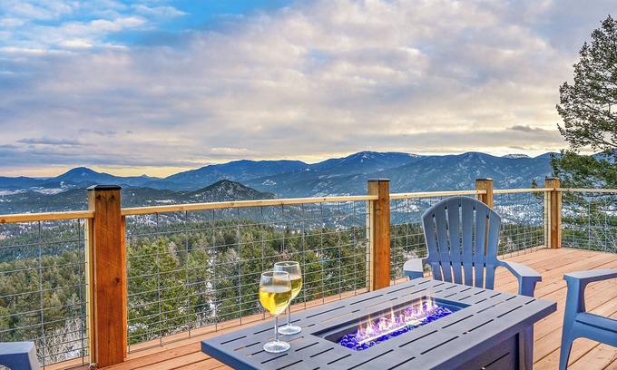 Bailey Casa | Panaromic Mountain Views, Hot tub, Geodesic Dome, Game room!