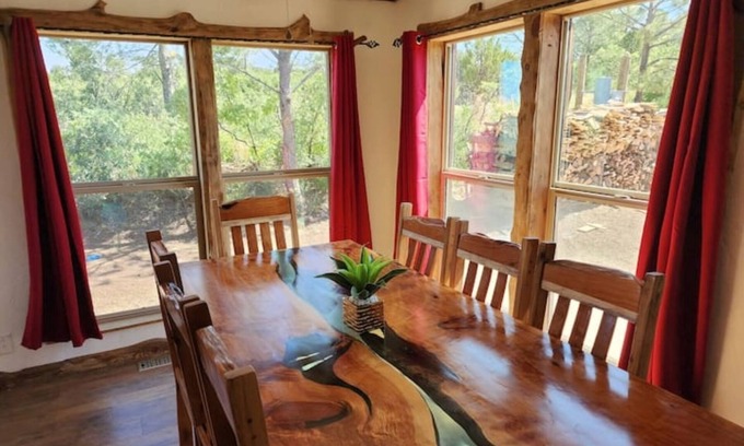 Timberon Cabina | Pancho Villa Cabin: Mesmerizing Views Await Your Unforgettable Retreat