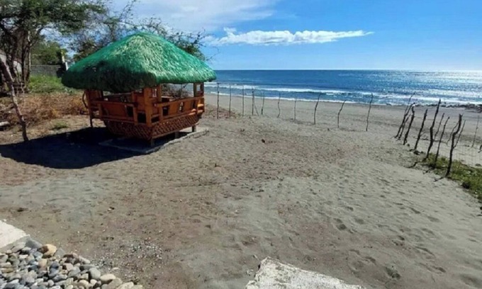 Laoag Casa | Pancho Villa Roomy 2 bedroom house large enclosed yard 3 min from Robinson Mall!